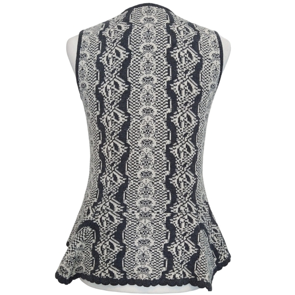 Cabi 887 Wonderful Me Gray White Fitted Knit Sweater Vest Peplum Hem Classic - Picture 2 of 7